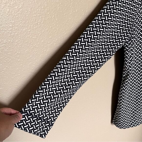 Talbots T by Talbots Blue and White Print Mock Zip Neck Shirt Top Size Medium - Picture 9 of 9